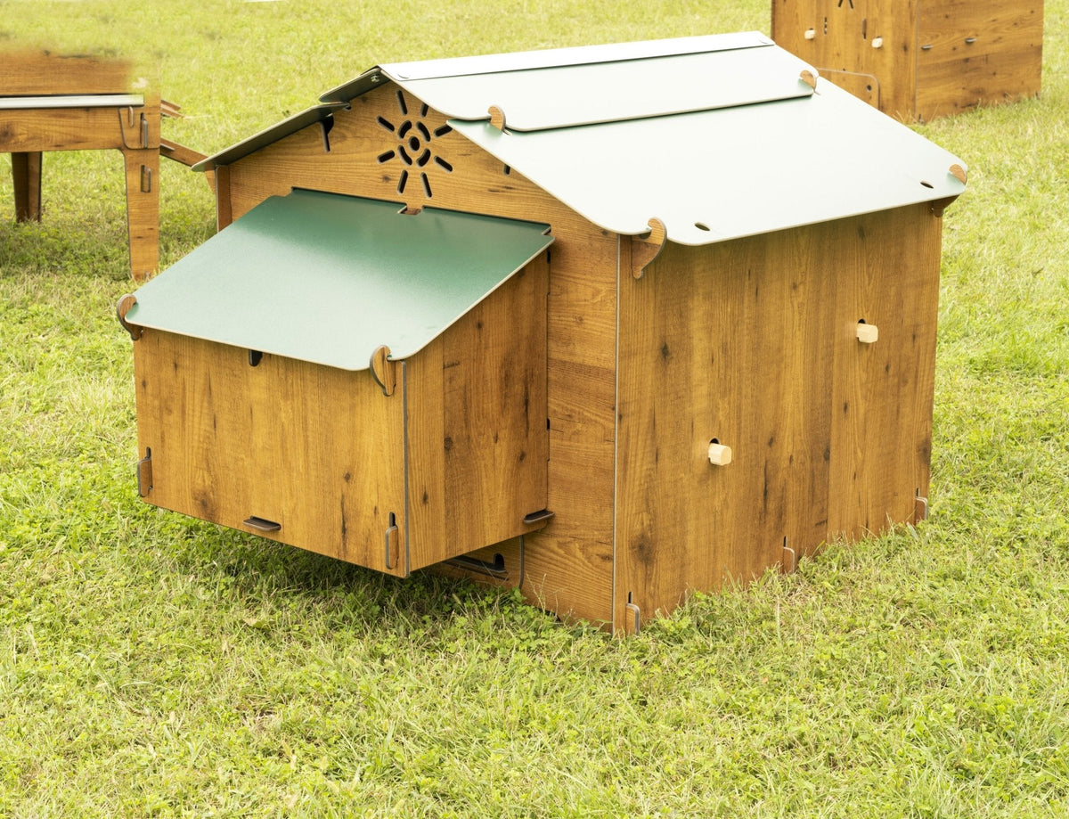 Easicoop Chalet L - HPL Chicken coop up to 7-9 medium Birds