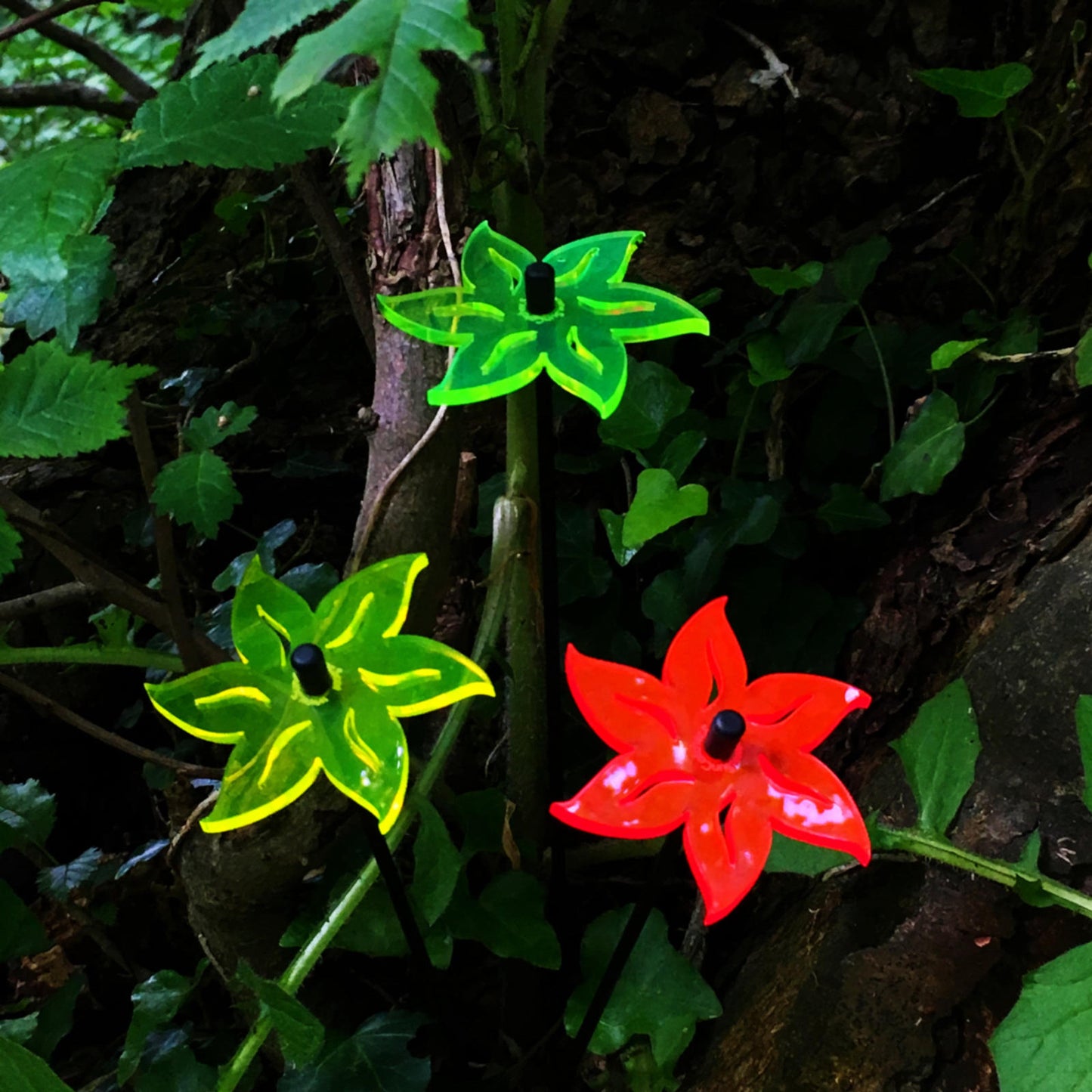 Small Garden Décor Ornaments Set of 3 'Lotus'