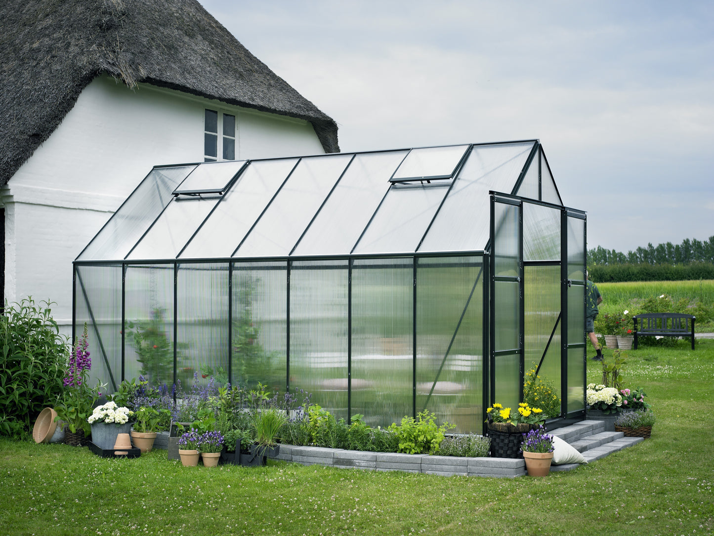 Halls Magnum Greenhouse 814