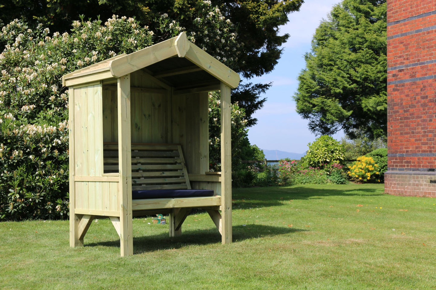 Cottage Arbour Enclosed (Sits 2)