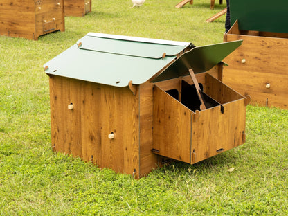 Easicoop Chalet L - HPL Chicken coop up to 7-9 medium Birds