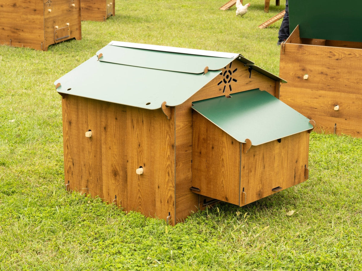 Easicoop Chalet L - HPL Chicken coop up to 7-9 medium Birds