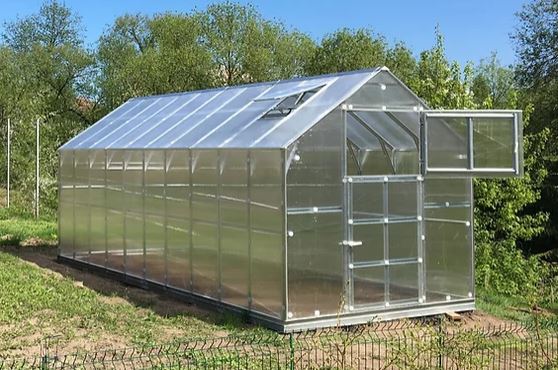 The House Polycarbonate Greenhouse