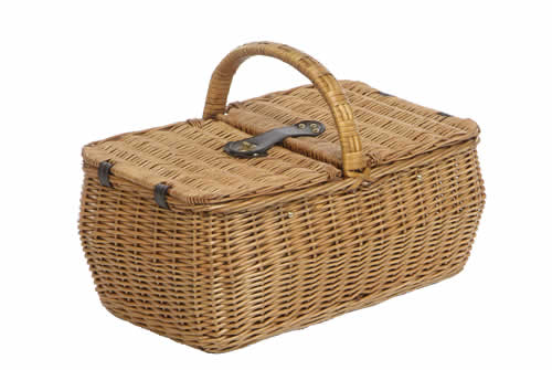 Twin opening four person hamper with closed lid