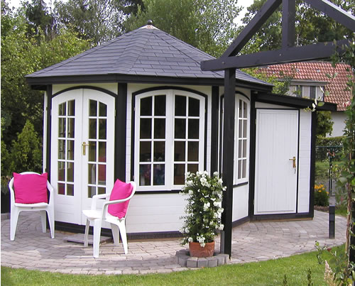 Octagonal summerhouse with an additional shed