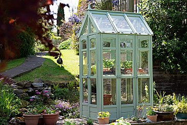 Victorian Walkaround Greenhouse